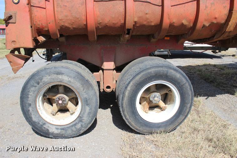 image for item L4786 1979 Fruehauf DP4-M-24 end dump trailer
