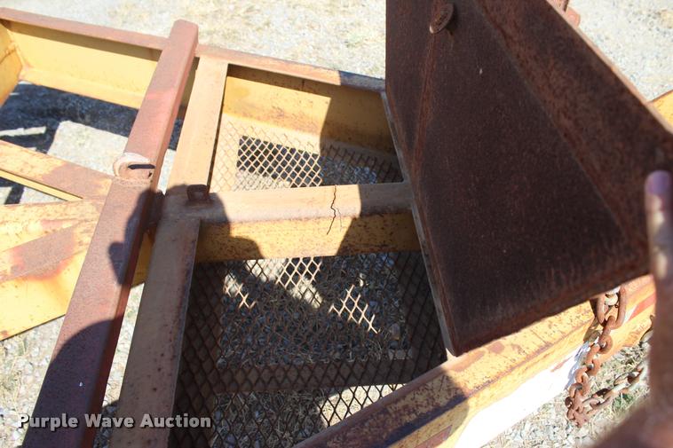 image for item L4787 1996 Strace TT equipment trailer