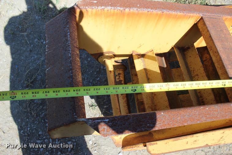 image for item L4787 1996 Strace TT equipment trailer