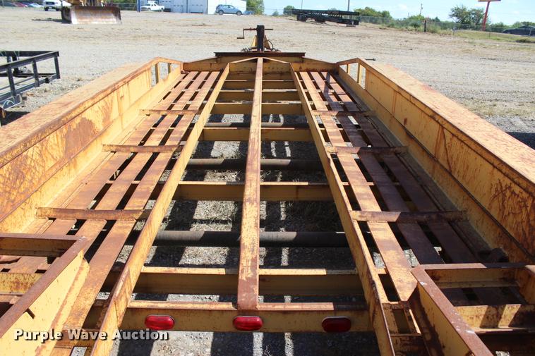 image for item L4787 1996 Strace TT equipment trailer