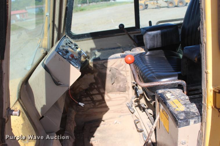 image for item L4789 1995 John Deere 750B LT dozer