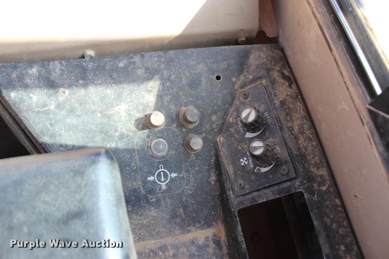 image for item L4789 1995 John Deere 750B LT dozer