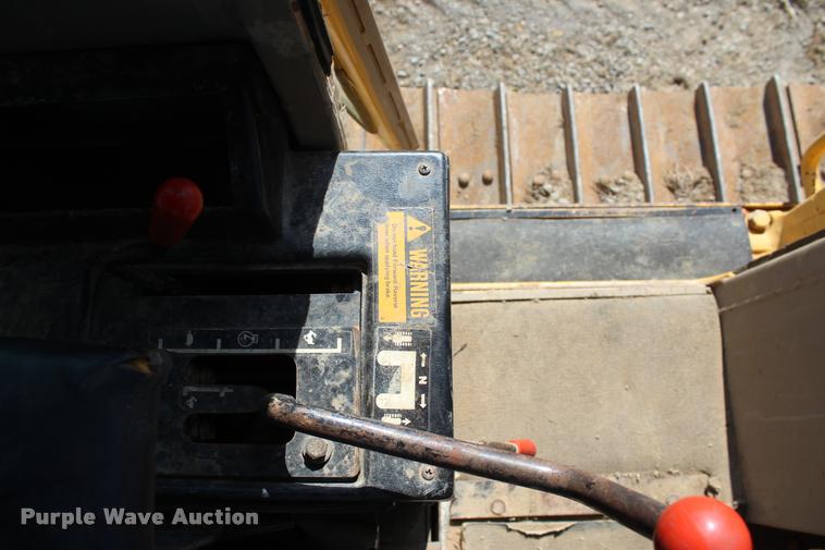 image for item L4789 1995 John Deere 750B LT dozer