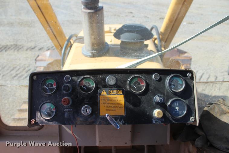 image for item L4789 1995 John Deere 750B LT dozer