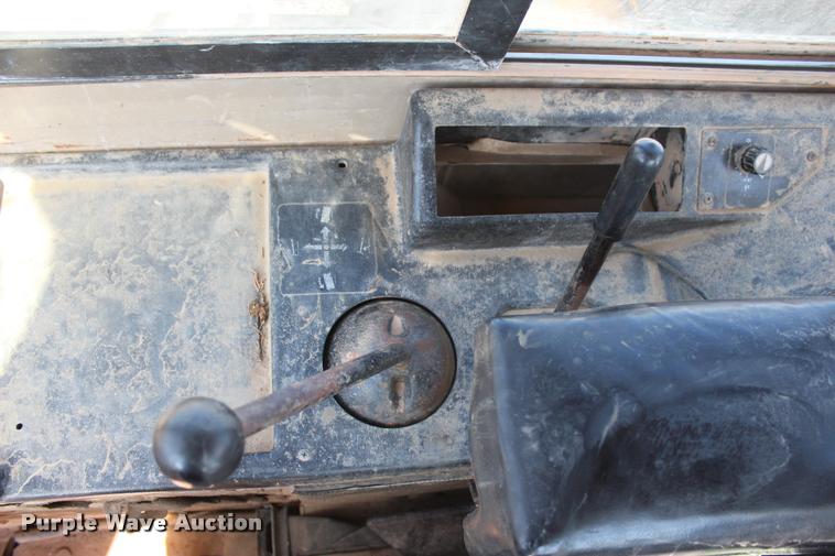 image for item L4789 1995 John Deere 750B LT dozer