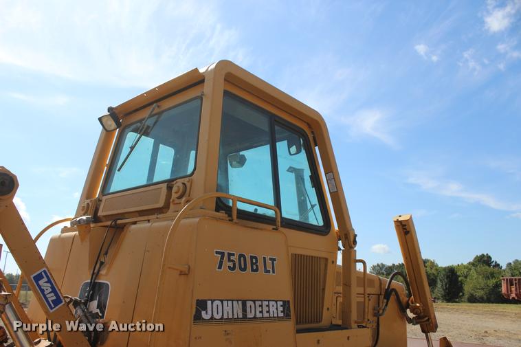 image for item L4789 1995 John Deere 750B LT dozer