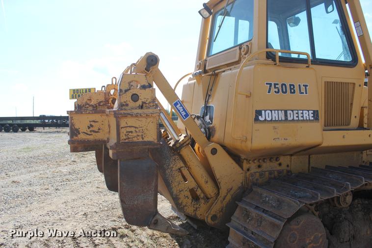 image for item L4789 1995 John Deere 750B LT dozer