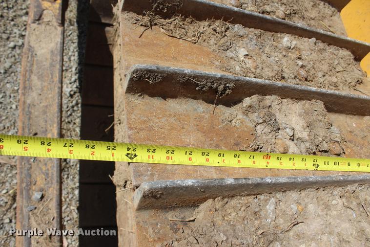 image for item L4789 1995 John Deere 750B LT dozer