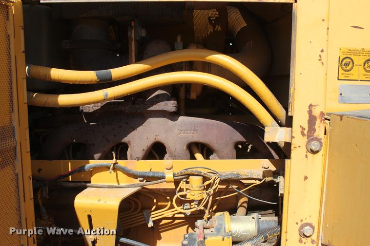 image for item L4789 1995 John Deere 750B LT dozer