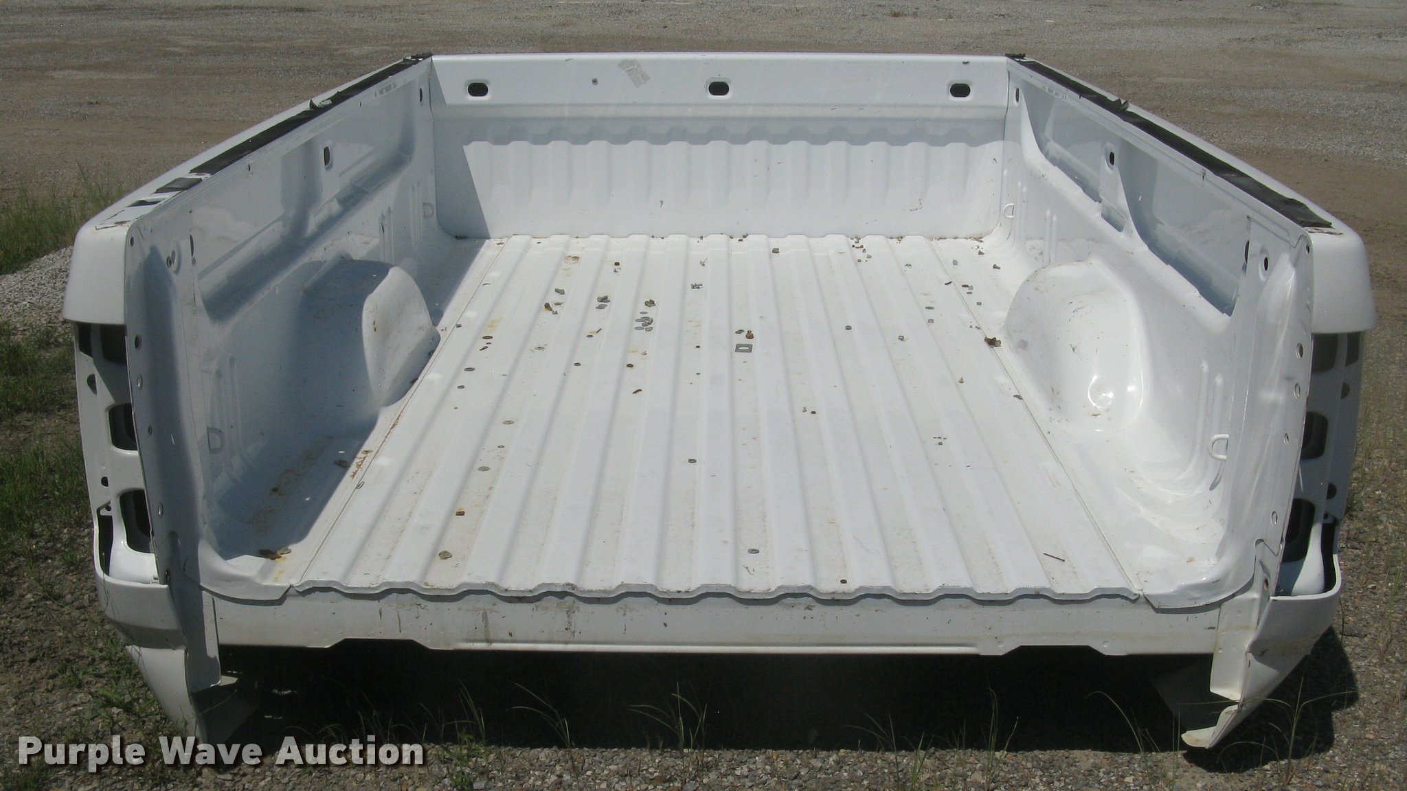 GMC Sierra pickup truck bed in Wichita, KS Item AS9706 sold Purple Wave