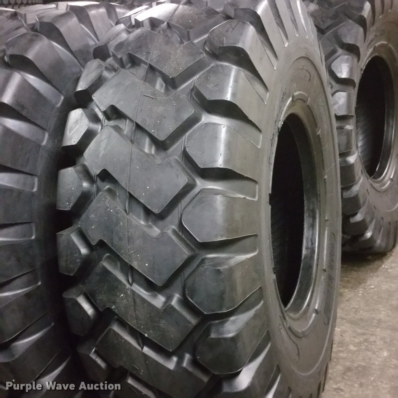 (4) 17.5x25 loader tires in Tonganoxie, KS | Item F1086 sold | Purple Wave