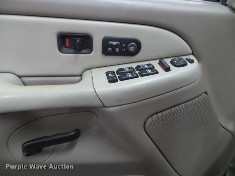 image for item K8179 2001 Chevrolet Tahoe LT SUV