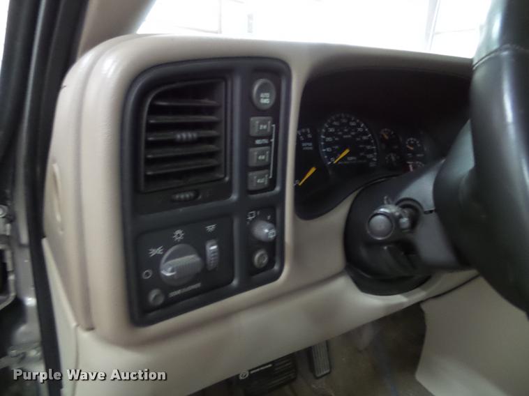 image for item K8179 2001 Chevrolet Tahoe LT SUV