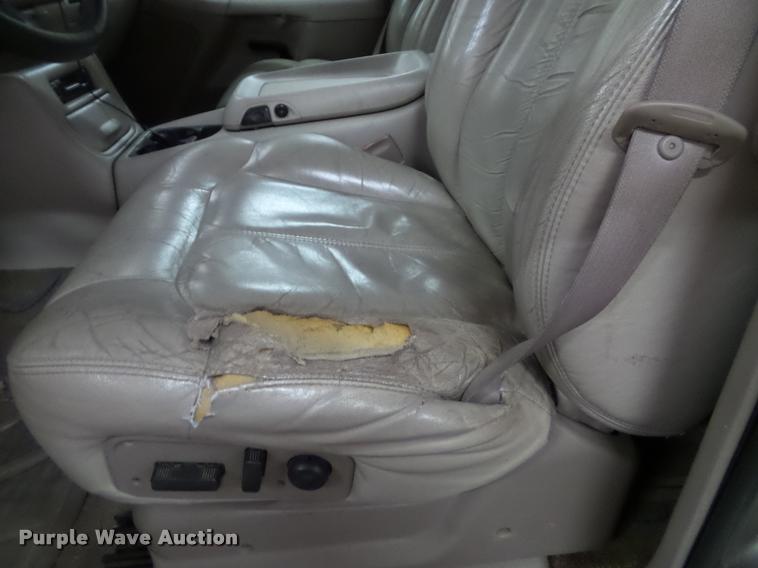 image for item K8179 2001 Chevrolet Tahoe LT SUV