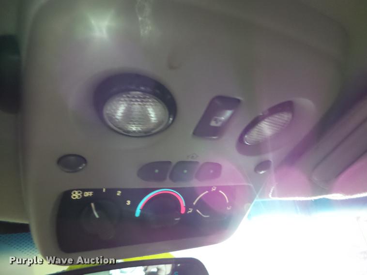 image for item K8179 2001 Chevrolet Tahoe LT SUV