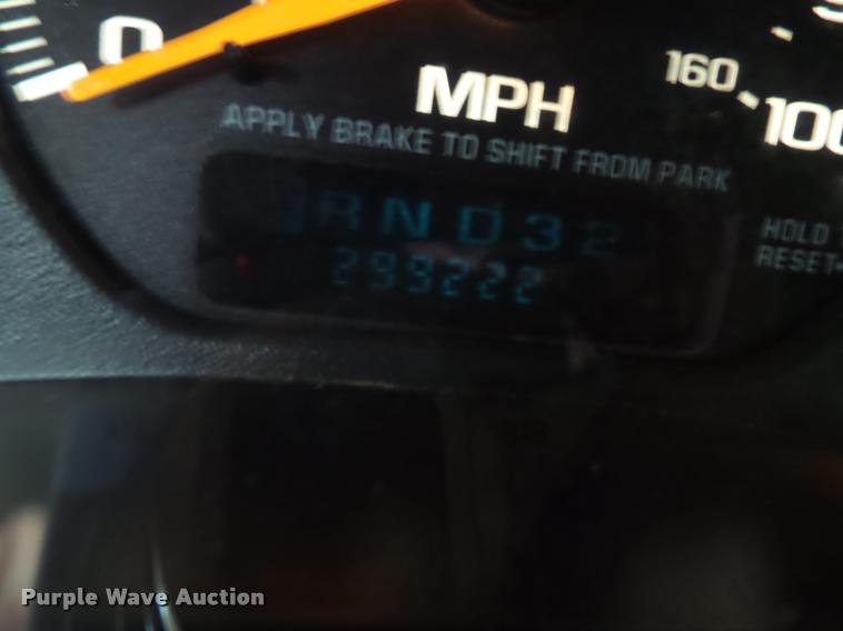 image for item K8179 2001 Chevrolet Tahoe LT SUV