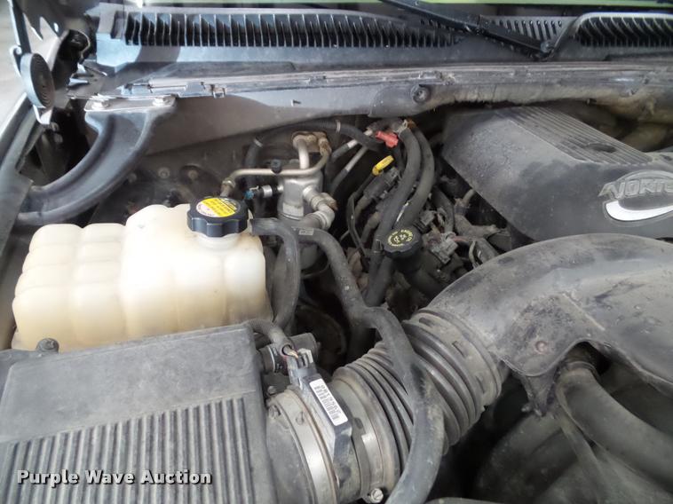 image for item K8179 2001 Chevrolet Tahoe LT SUV