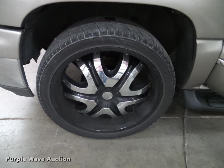 image for item K8179 2001 Chevrolet Tahoe LT SUV