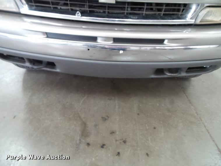 image for item K8179 2001 Chevrolet Tahoe LT SUV