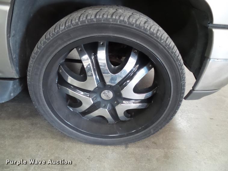 image for item K8179 2001 Chevrolet Tahoe LT SUV