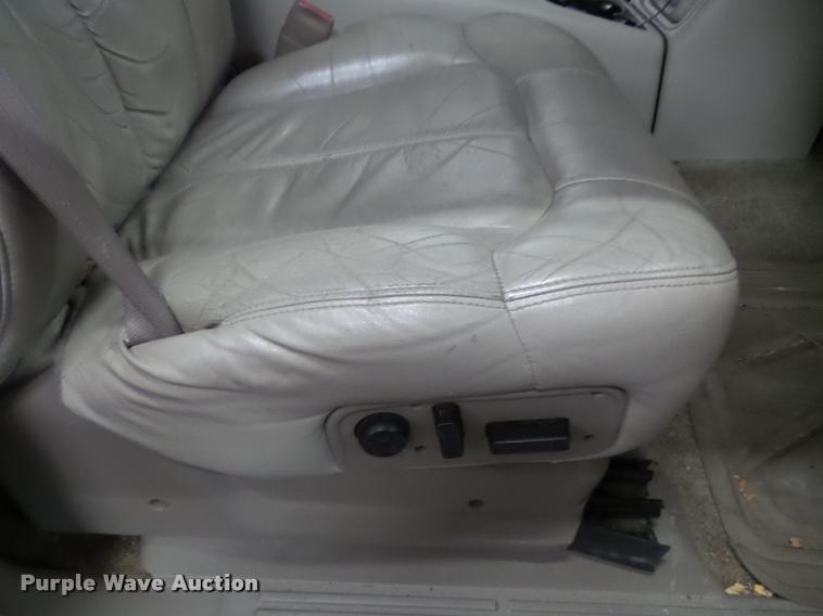 image for item K8179 2001 Chevrolet Tahoe LT SUV