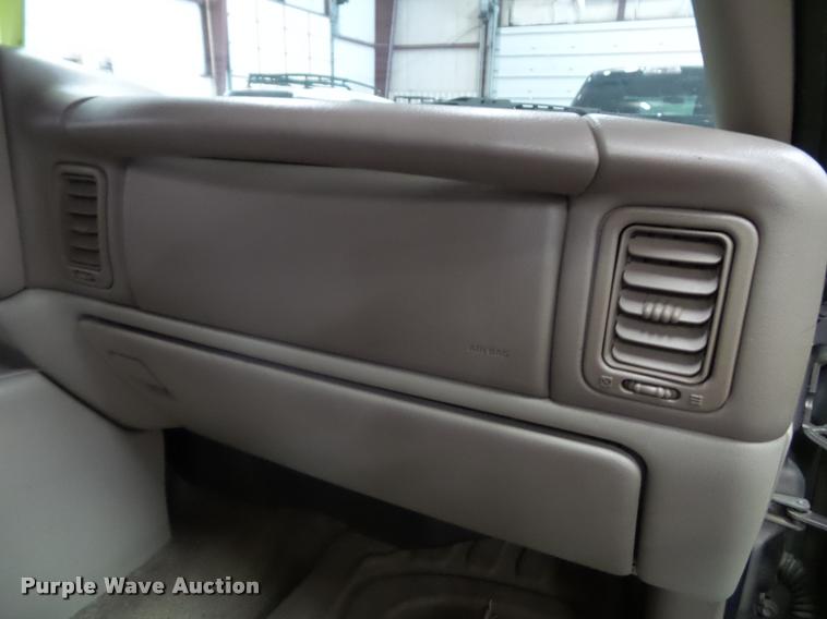 image for item K8179 2001 Chevrolet Tahoe LT SUV