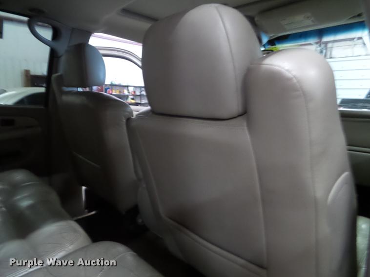 image for item K8179 2001 Chevrolet Tahoe LT SUV