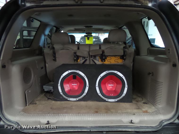 image for item K8179 2001 Chevrolet Tahoe LT SUV