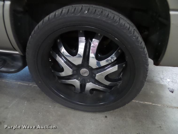 image for item K8179 2001 Chevrolet Tahoe LT SUV