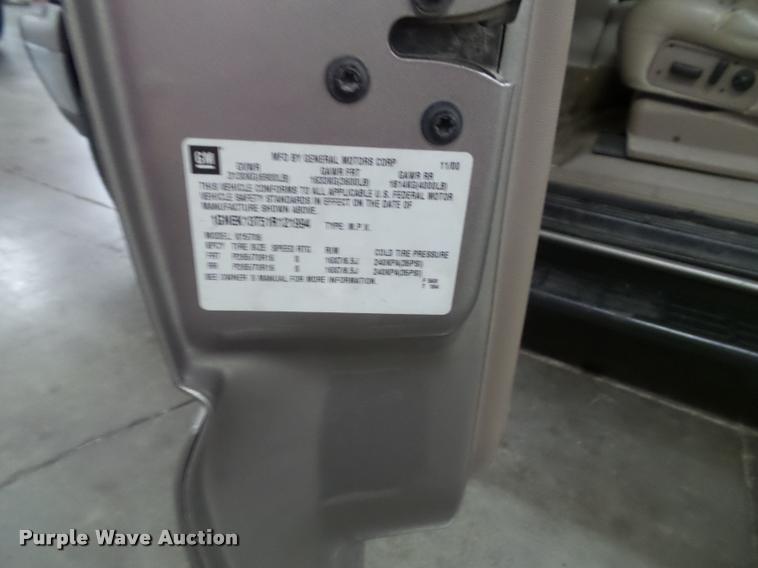 image for item K8179 2001 Chevrolet Tahoe LT SUV