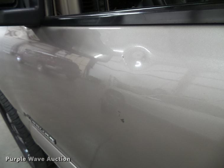 image for item K8179 2001 Chevrolet Tahoe LT SUV