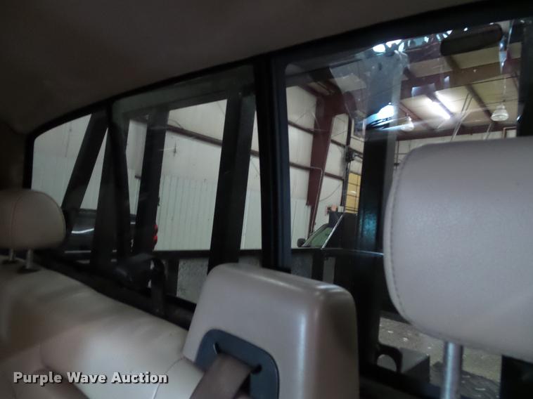 image for item K8183 2004 Ford F150 Lariat SuperCrew flatbed pickup truck