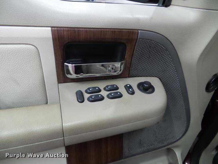 image for item K8183 2004 Ford F150 Lariat SuperCrew flatbed pickup truck