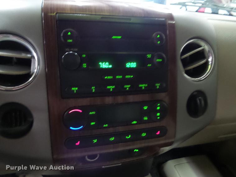 image for item K8183 2004 Ford F150 Lariat SuperCrew flatbed pickup truck