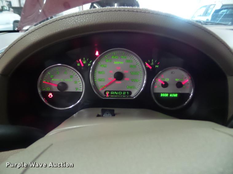 image for item K8183 2004 Ford F150 Lariat SuperCrew flatbed pickup truck