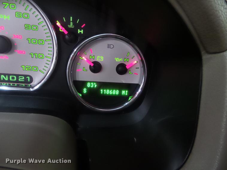 image for item K8183 2004 Ford F150 Lariat SuperCrew flatbed pickup truck