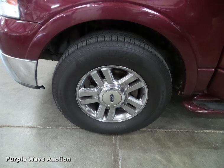 image for item K8183 2004 Ford F150 Lariat SuperCrew flatbed pickup truck