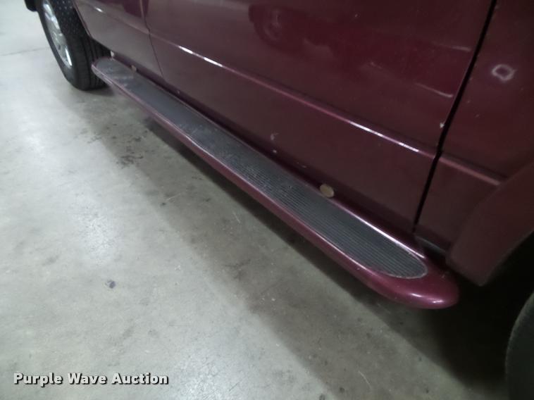 image for item K8183 2004 Ford F150 Lariat SuperCrew flatbed pickup truck