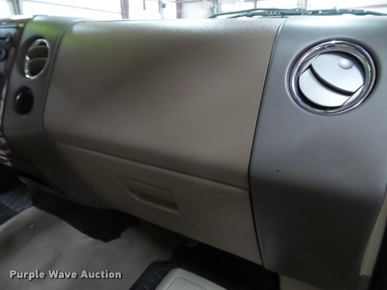 image for item K8183 2004 Ford F150 Lariat SuperCrew flatbed pickup truck