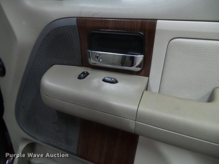 image for item K8183 2004 Ford F150 Lariat SuperCrew flatbed pickup truck