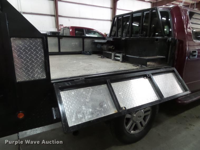 image for item K8183 2004 Ford F150 Lariat SuperCrew flatbed pickup truck