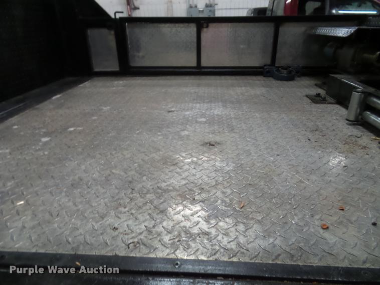 image for item K8183 2004 Ford F150 Lariat SuperCrew flatbed pickup truck