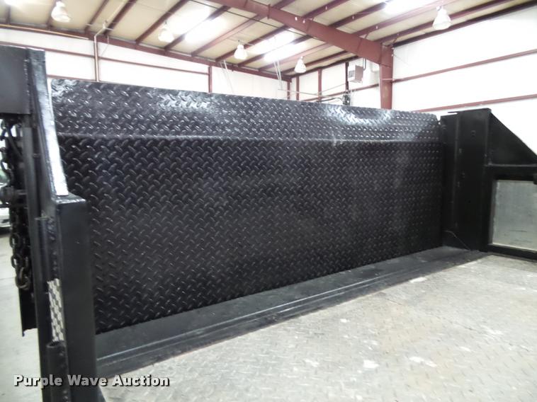 image for item K8183 2004 Ford F150 Lariat SuperCrew flatbed pickup truck