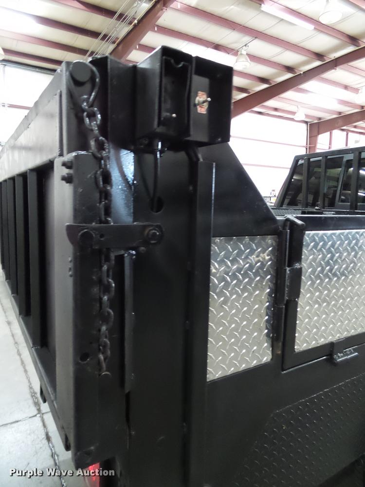 image for item K8183 2004 Ford F150 Lariat SuperCrew flatbed pickup truck