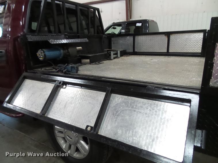 image for item K8183 2004 Ford F150 Lariat SuperCrew flatbed pickup truck