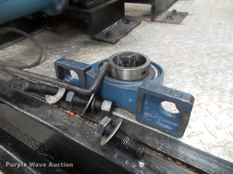 image for item K8183 2004 Ford F150 Lariat SuperCrew flatbed pickup truck