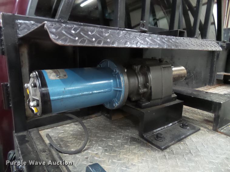 image for item K8183 2004 Ford F150 Lariat SuperCrew flatbed pickup truck