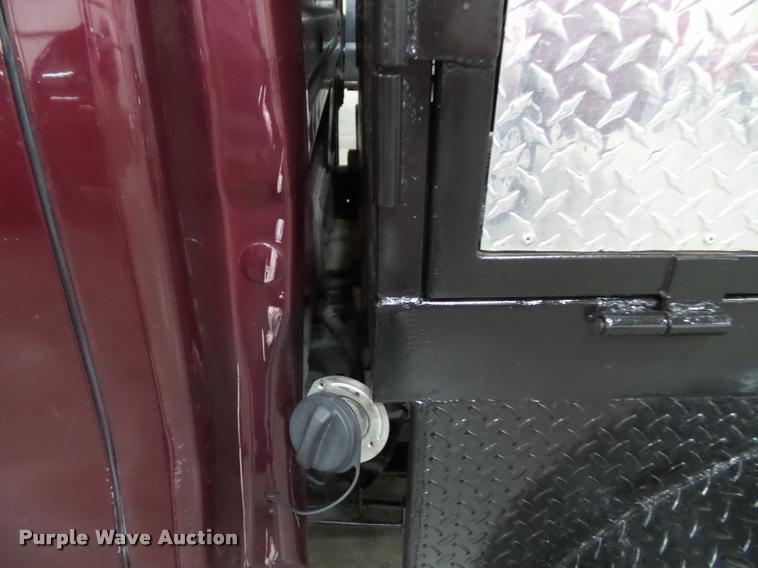 image for item K8183 2004 Ford F150 Lariat SuperCrew flatbed pickup truck