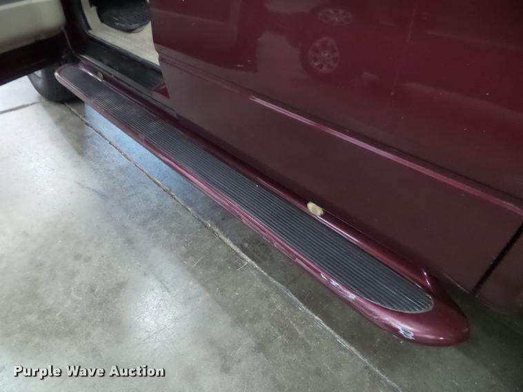 image for item K8183 2004 Ford F150 Lariat SuperCrew flatbed pickup truck