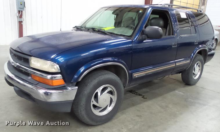 image for item K8187 2000 Chevrolet Blazer SUV